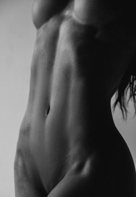 Daria Shuer nude star photo