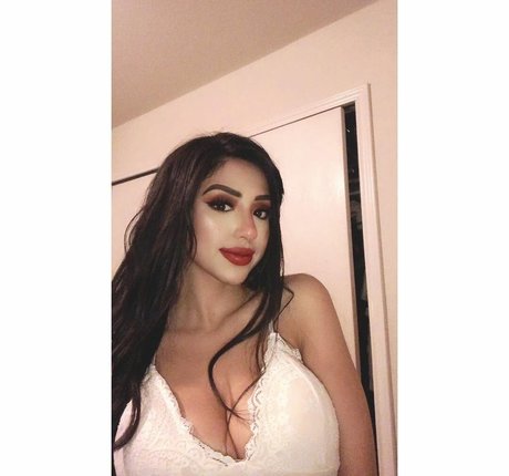 Alexandra Nicole hd actress picture