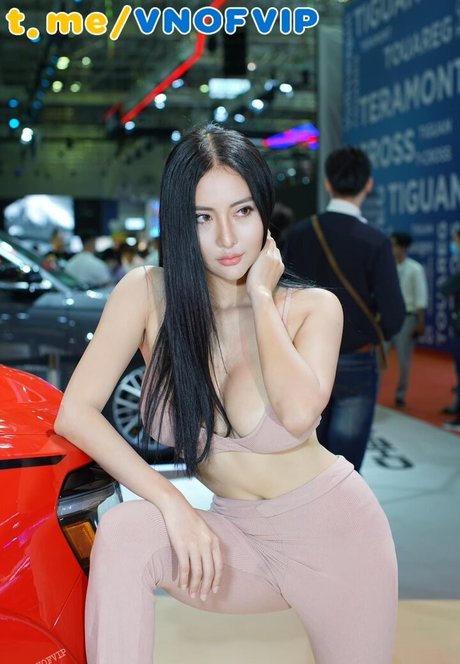 Pong Kyubi model hd photos