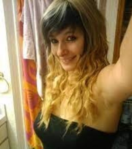 tattooed shemale onlyfans top gallery