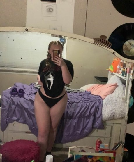 yours___truly___sav1 xxx star picture