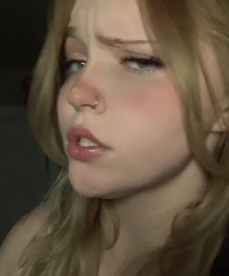 yours___truly___sav1 top actress pictures