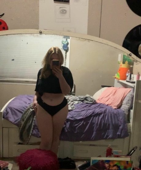 yours___truly___sav1 high quality model photo