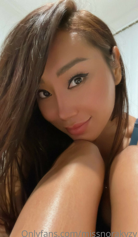 Nora Kyzy nude model picture