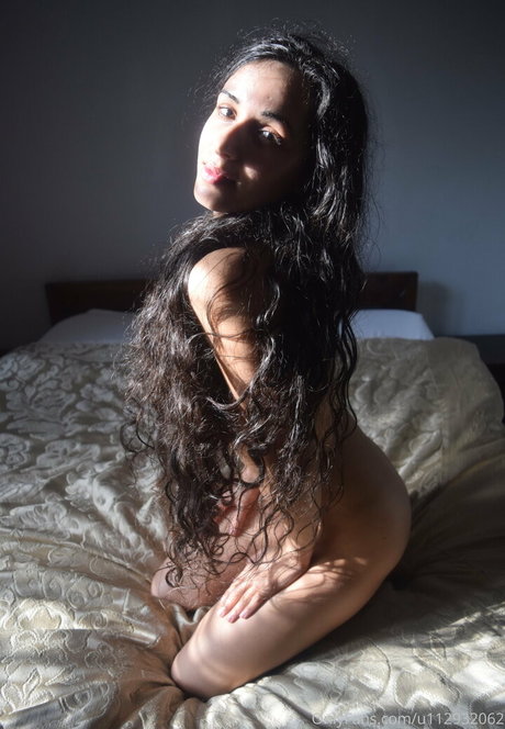 Mirabella Estella model pics