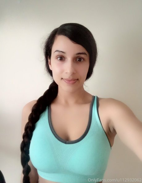 Mirabella Estella pornographic model pictures