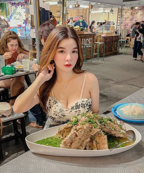 Wanvisa Yodprasart hot pornstar pictures