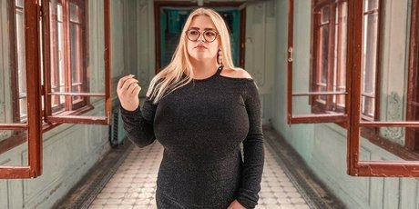 Julia Chegodar adult model picture