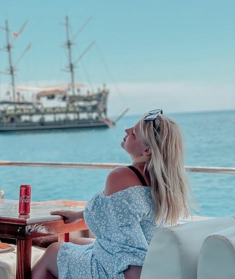 Julia Chegodar model pics