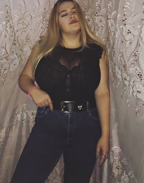 Julia Chegodar star hot pics