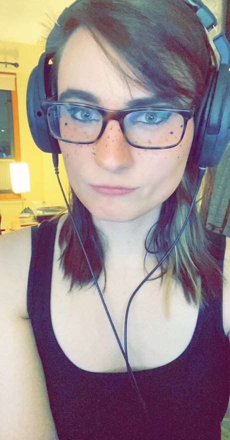 Ava Shade exclusive actress gallery