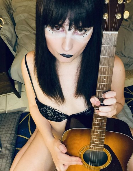 Ava Shade model nude image