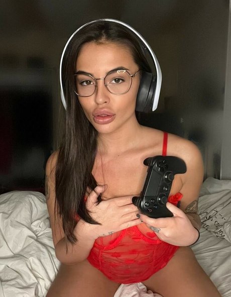 Laura Von Gallucci nice model gallery