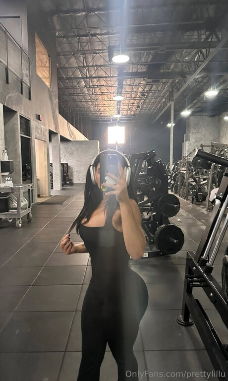 Prettylillu sex actress image