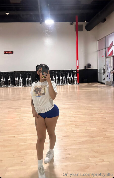 Prettylillu model best pic