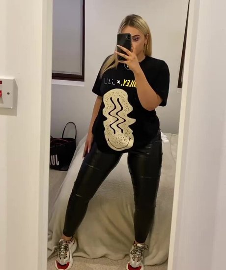 nerdy onlyfans hot nude image