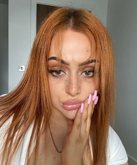 Eleanor Evans pretty model photos