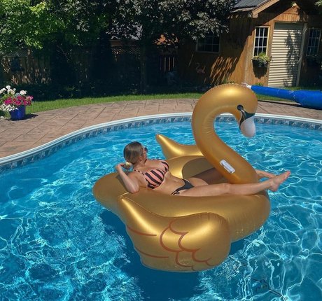 Paige F nice actress pictures