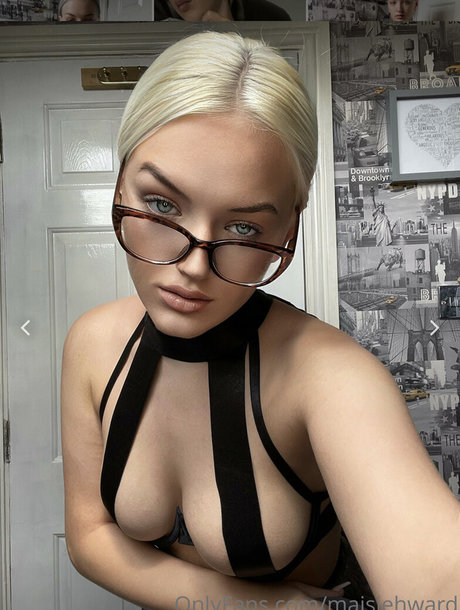 Ursexyblonde nice model pictures