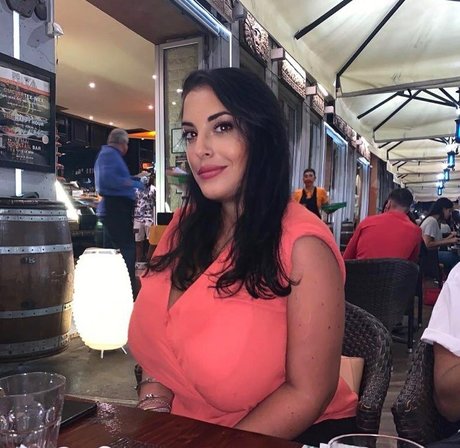 Valeria Vela model best archive