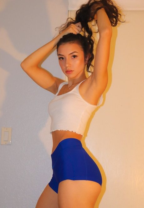 Mary Kaylaficial model nude pic