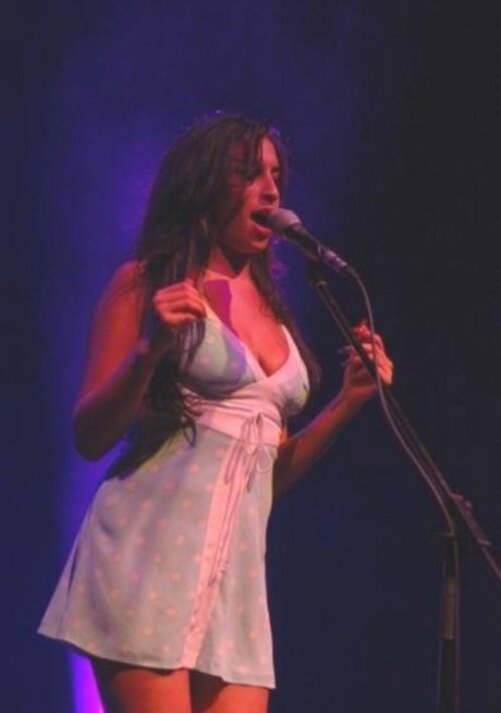 Amy Winehouse pretty pornstar pictures