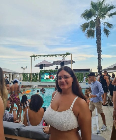 Ann Cygnus model hd images