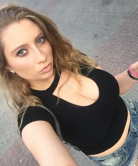 Shachar Alkoser pornographic model pictures