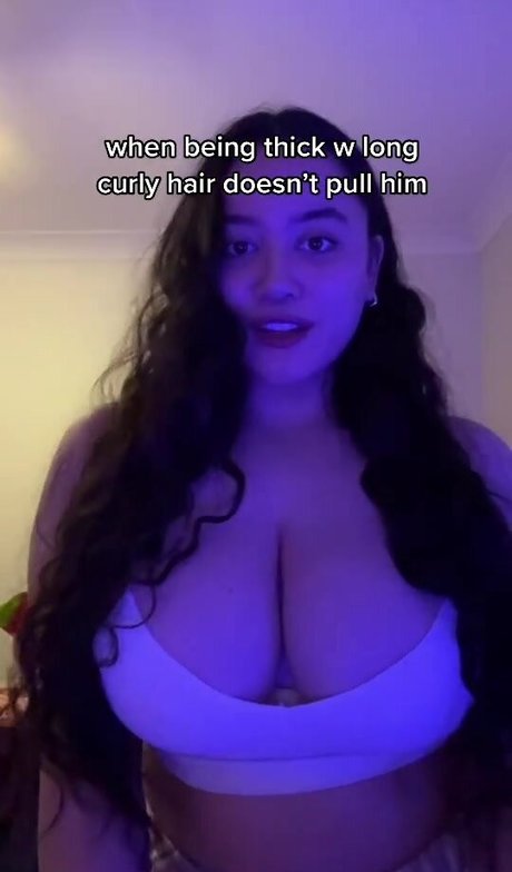 Carragh Mahuika model erotic photo