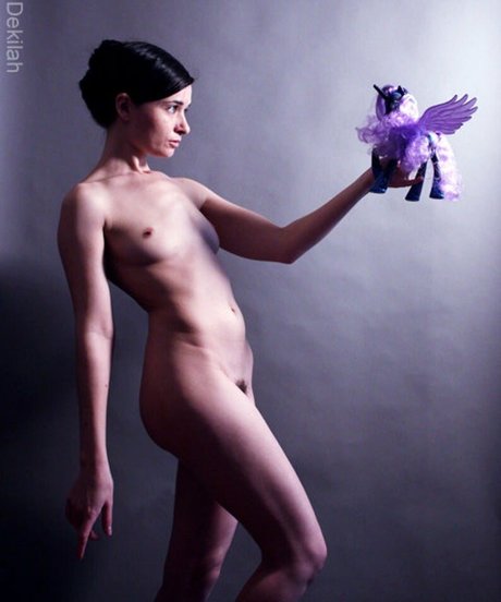 Dekilah model xxx picture