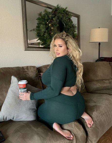 Lauren Sangster nude star pics