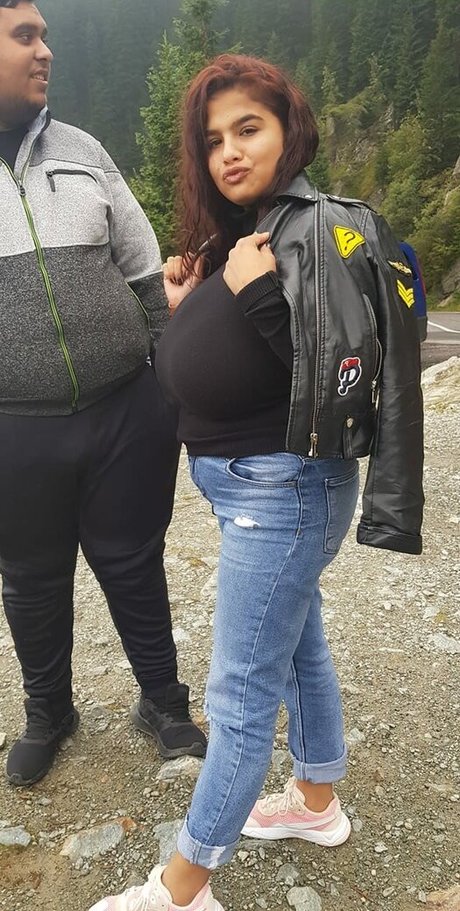 Melannia sexy actress gallery