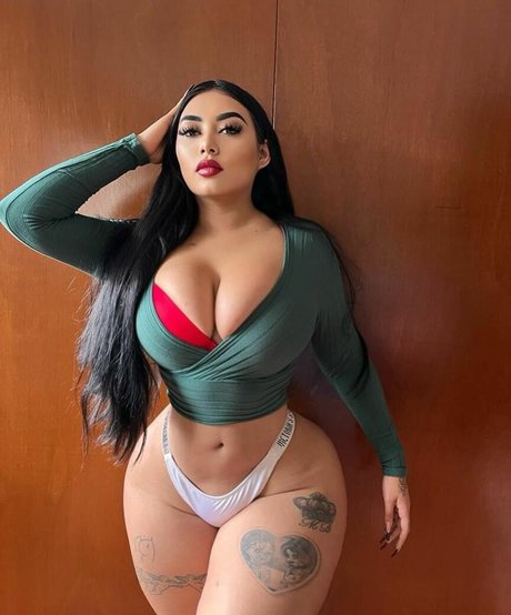 Michbaezoficial porn model photo