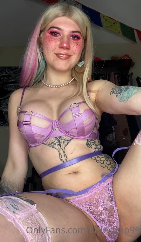 Little Trap sexy pornstar img