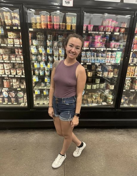 Xxxkhloekarter high quality actress pictures