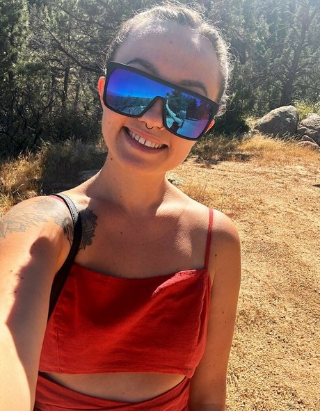 Xxxkhloekarter star adult pics