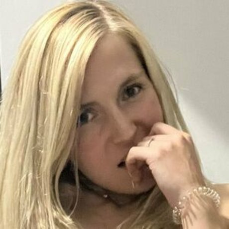 Chloe Duval model top img