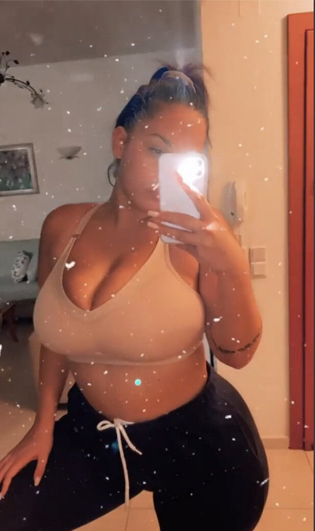 Chrysanthie hd model pic