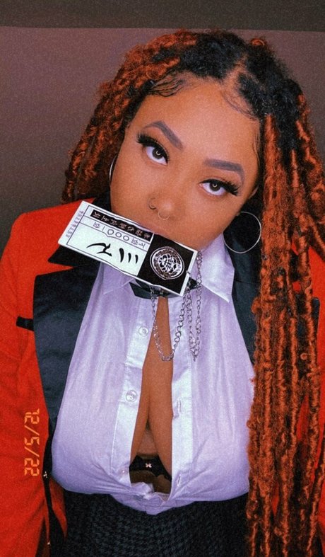 Queeen savage model exclusive photos