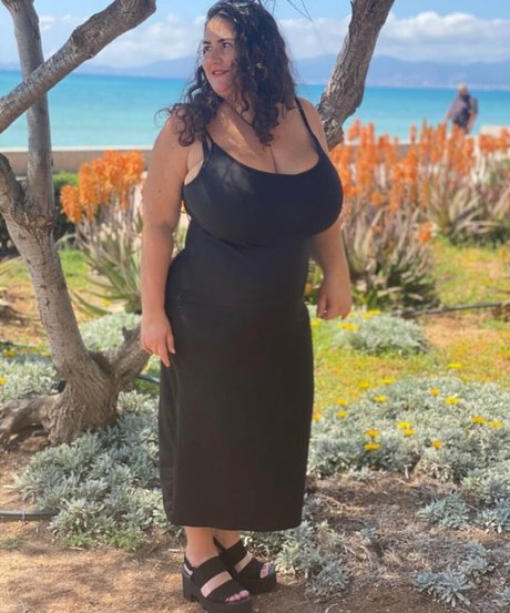 Caliope naked pornstar pic