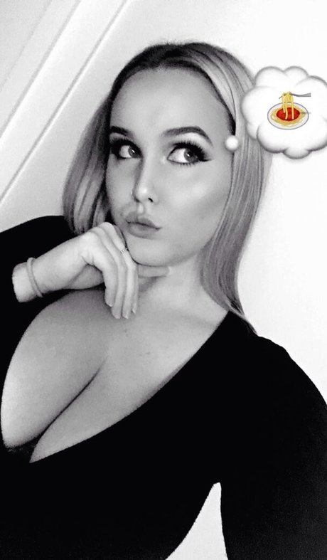 Tayla Cooper adult star images