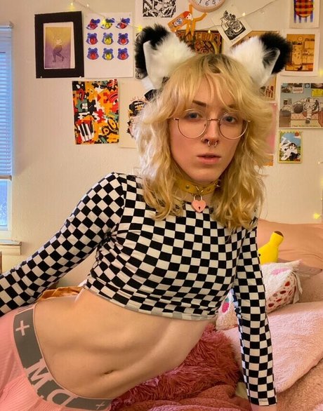 Molly Doll sexy star pics