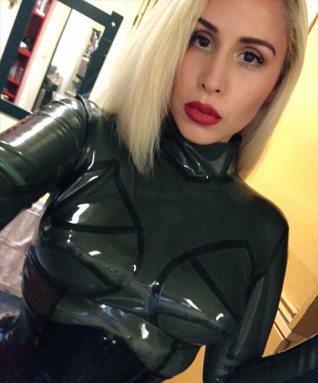 SophiaLarou nude actress images