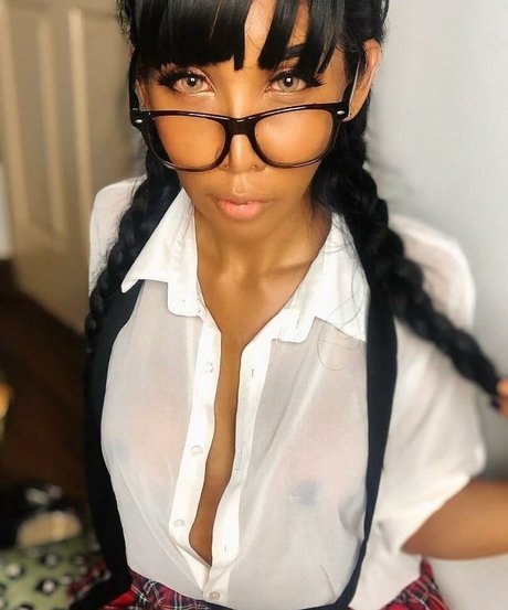 Ladyboy Shasha naked star gallery