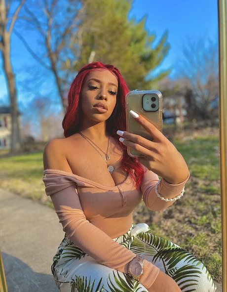 Giana Malise star erotic pictures