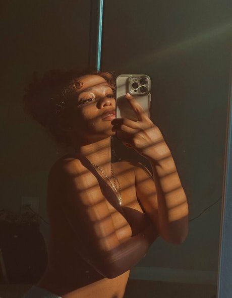 Giana Malise model nice images