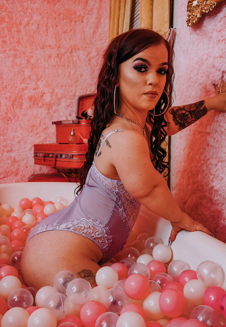 Leftcheek model erotic pics