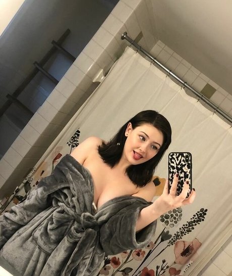 lilacorpse model sex picture