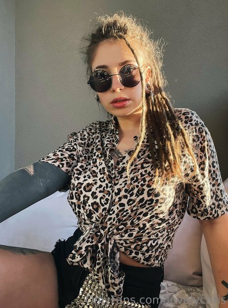 lovelychris nudes star pics