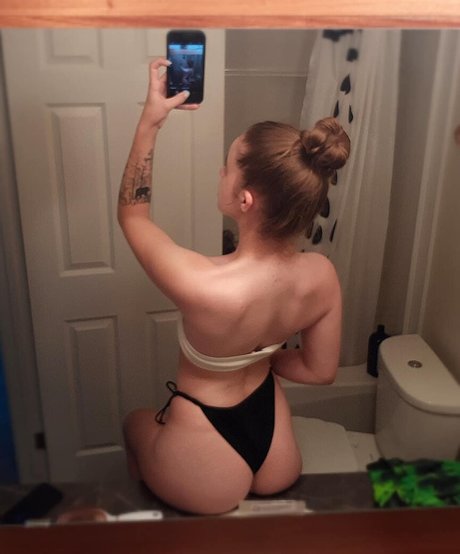 Alildore model nude pictures